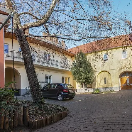 Maison d'hôtes Centrum Panzio 3*